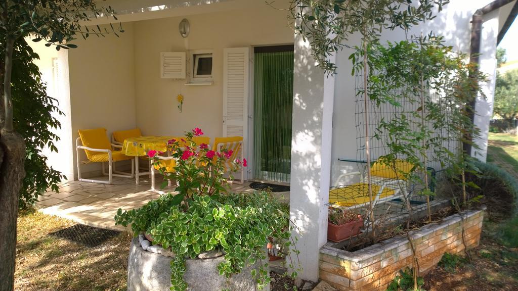 Apartment Free Parking Big Garden Перой Екстер'єр фото